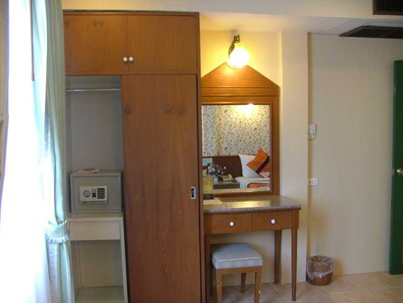 Room thumbnail 23