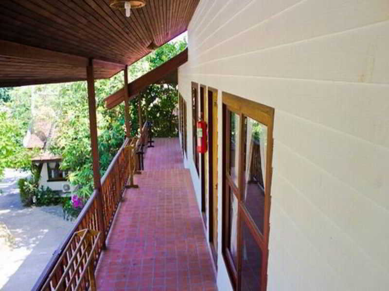 Terrace thumbnail 11