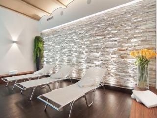 Sports and Entertainment
 di Nestroy Wien