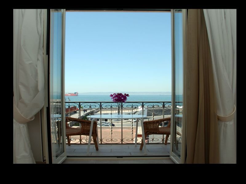 Room
 di Bayard Rooms