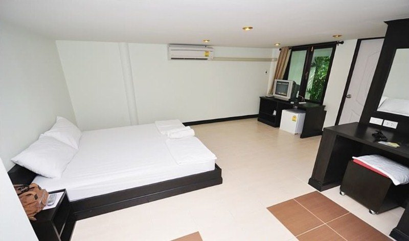 Room thumbnail 2