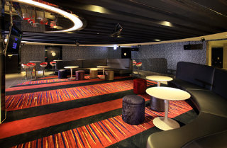 Sports and Entertainment
 di Fullon Yamay