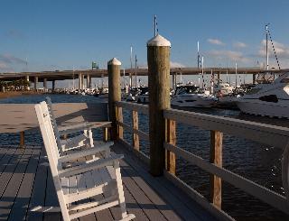 Courtyard Charleston Waterfront