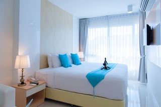 Room thumbnail 6