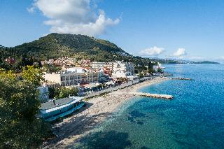 Bella Vista Beach Hotel and Studios