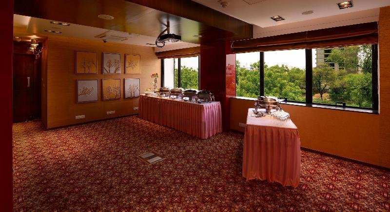 Restaurant
 di Tulip Inn Ahemadbad