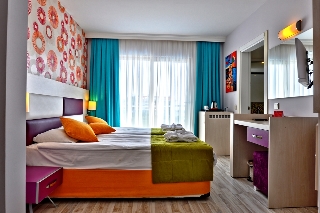 Room
 di The Colours West