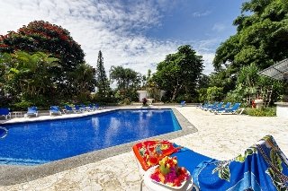 Pool
 di Bougainvillea