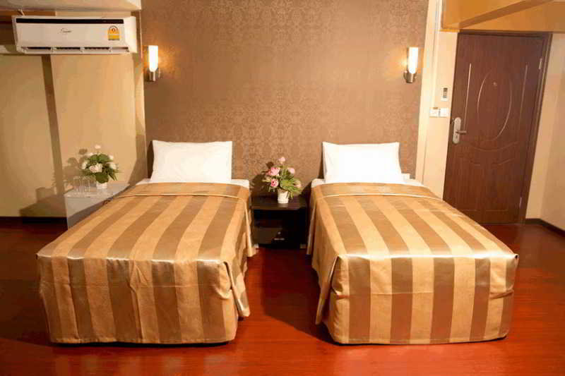 Room thumbnail 2