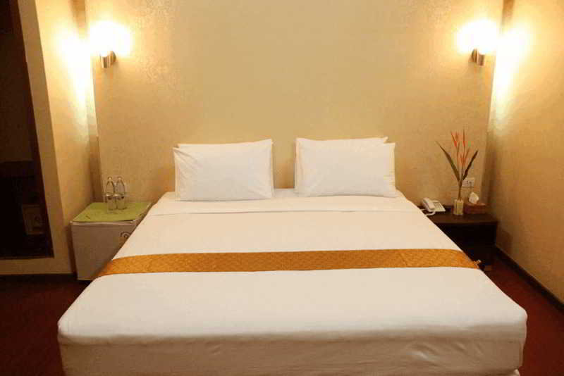 Room thumbnail 3