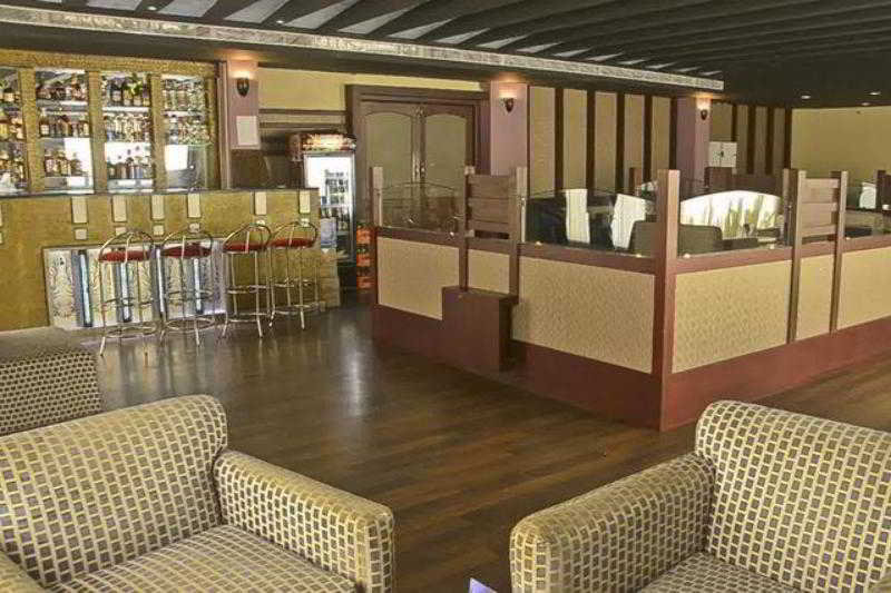 Bar
 di Golf View Hotel & Suites