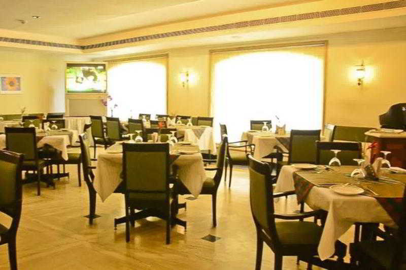 Restaurant
 di Golf View Hotel & Suites
