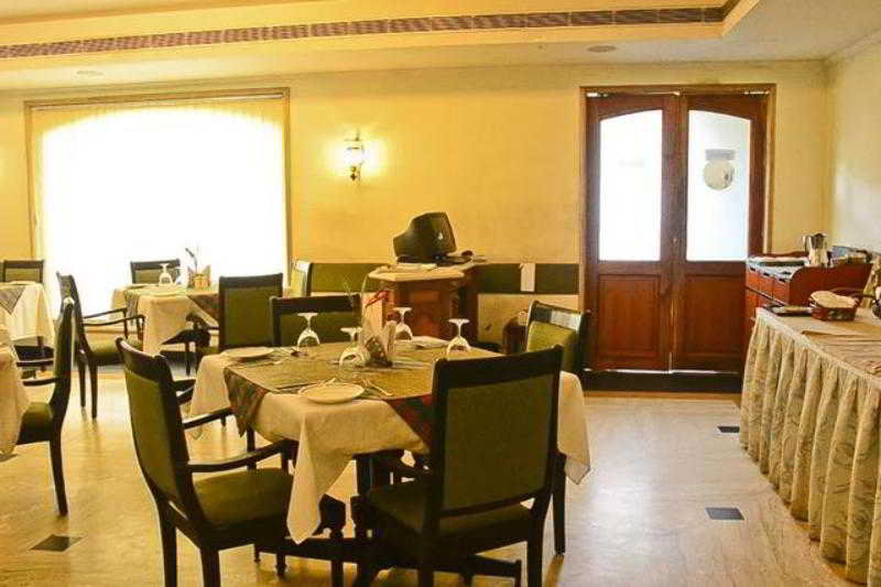Restaurant
 di Golf View Hotel & Suites