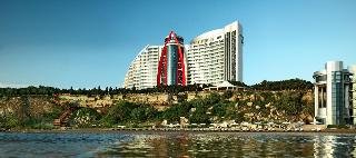 General view
 di Jumeirah Bilgah Beach Hotel