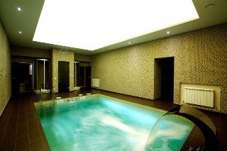 Sports and Entertainment
 di Savoy Petit