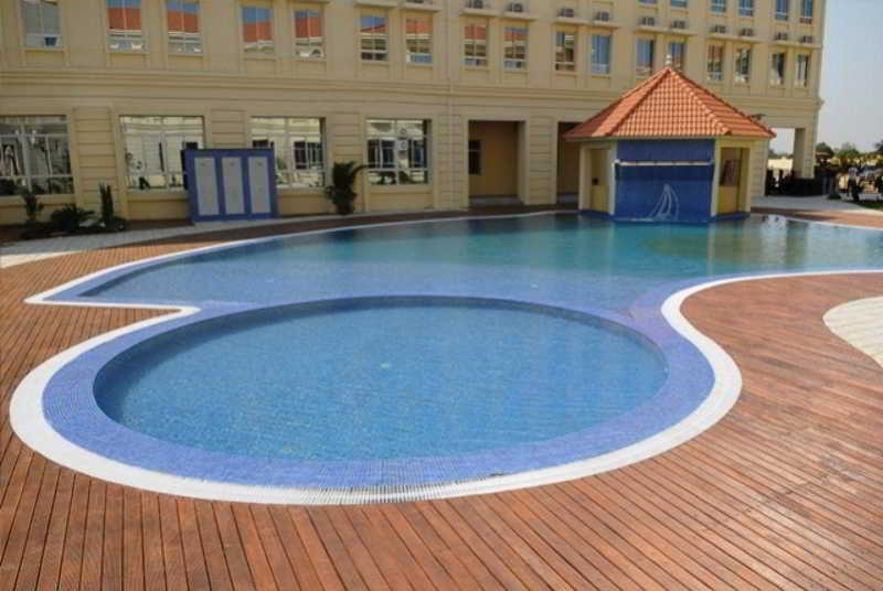 Ritz Victoria Garden - Pool