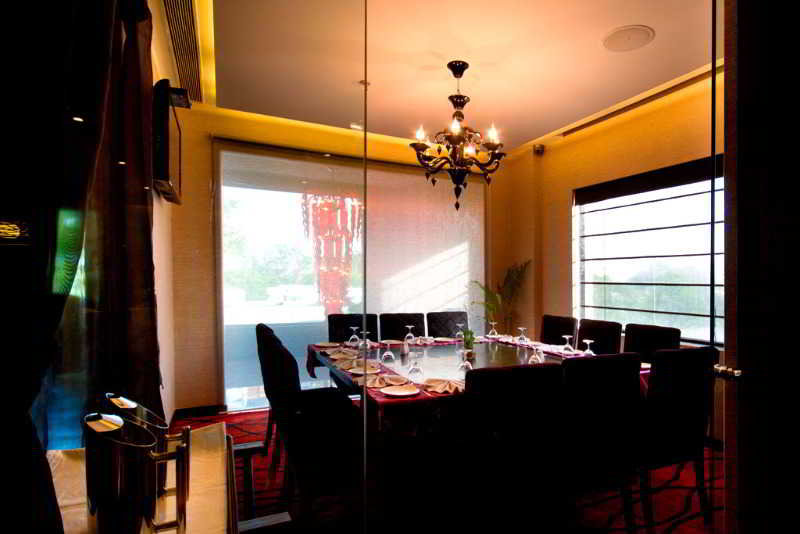 Restaurant
 di Fern Residency Chandigarh