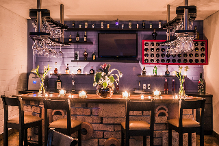 Bar
 di Egina Medellin