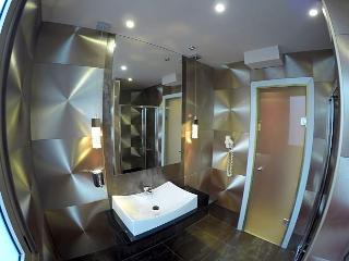 Carol Hotel