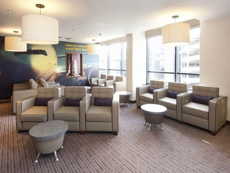 Lobby
 di Premier Inn London Gatwick Airport North Terminal