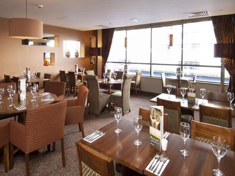 Restaurant
 di Premier Inn London Gatwick Airport North Terminal