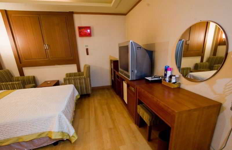 Room
 di Amour & Symphony