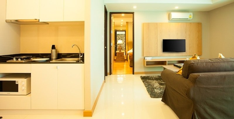 Room thumbnail 3