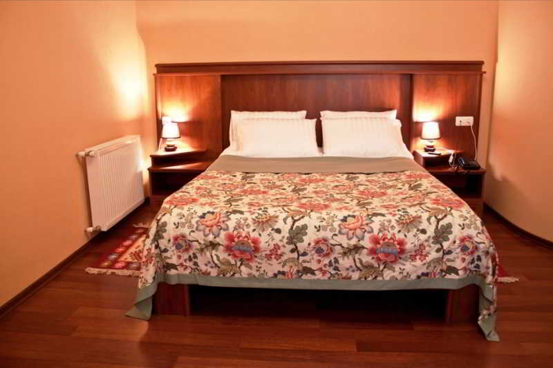 Room thumbnail 5