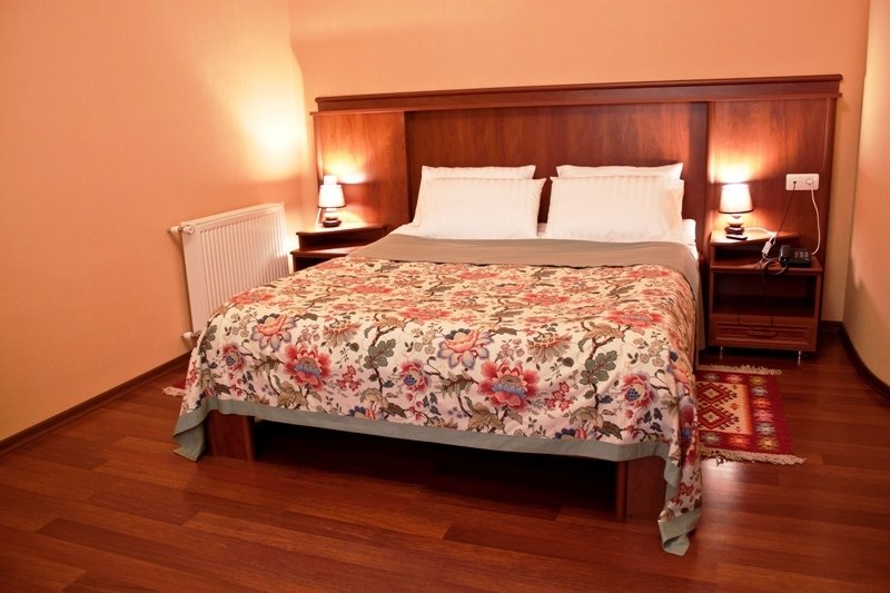 Room thumbnail 6