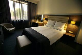 Room thumbnail 9