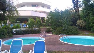 Pool
 di Hotel Oasis