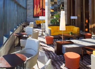 Holiday Inn & Suites Makati