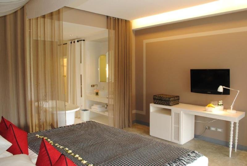 Room thumbnail 6