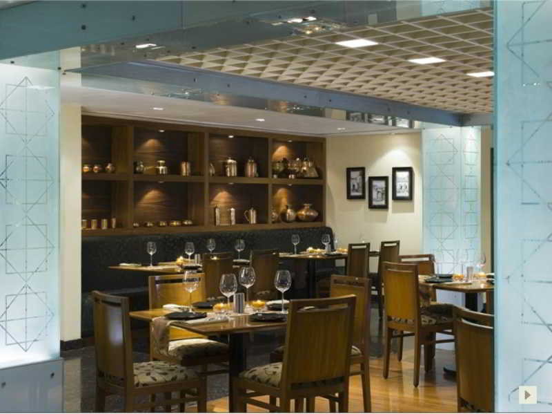 Restaurant
 di Vivanta by Taj Blue Diamond