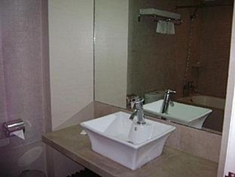 General view
 di Amorsolo Mansion Apartments and Suites