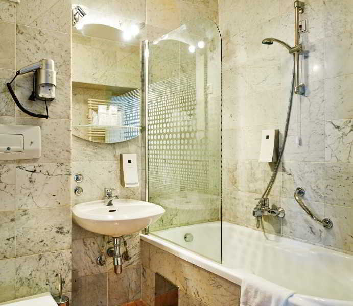 Room
 di Phoenix Hotel