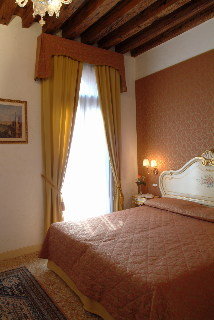 Room
 di Apostoli Palace