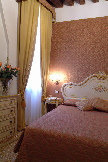 Room
 di Apostoli Palace