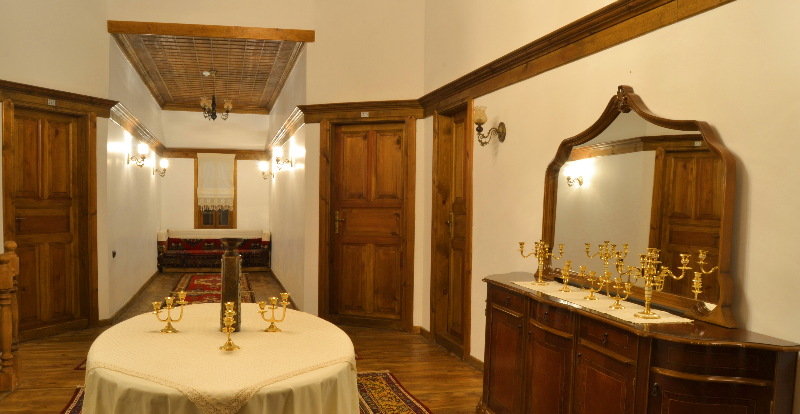 Lobby
 di Leyla Hanim Konagi