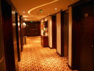 TRIANON ROYAL HOTEL