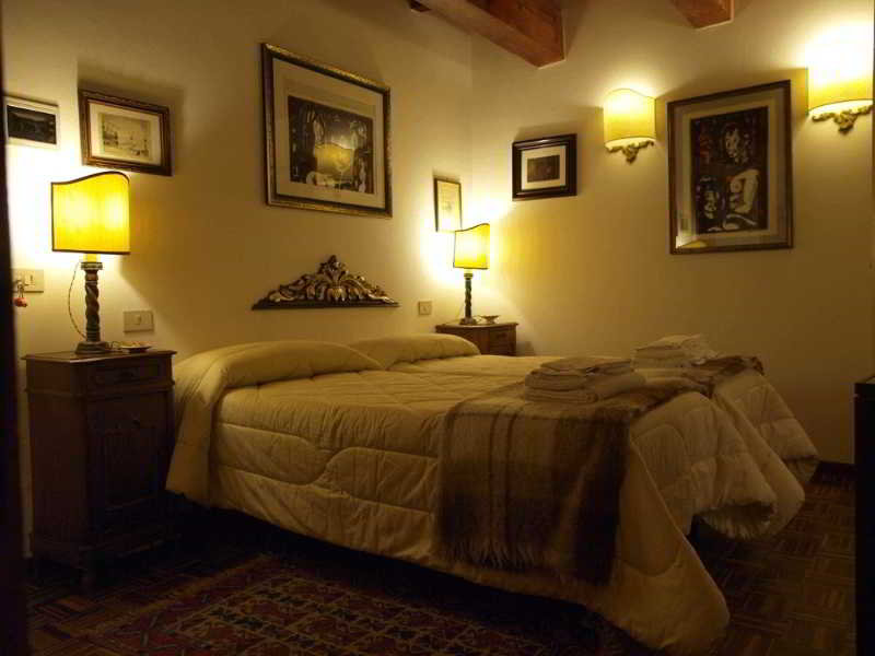Room
 di Le Stanze Di Torcicoda R&B