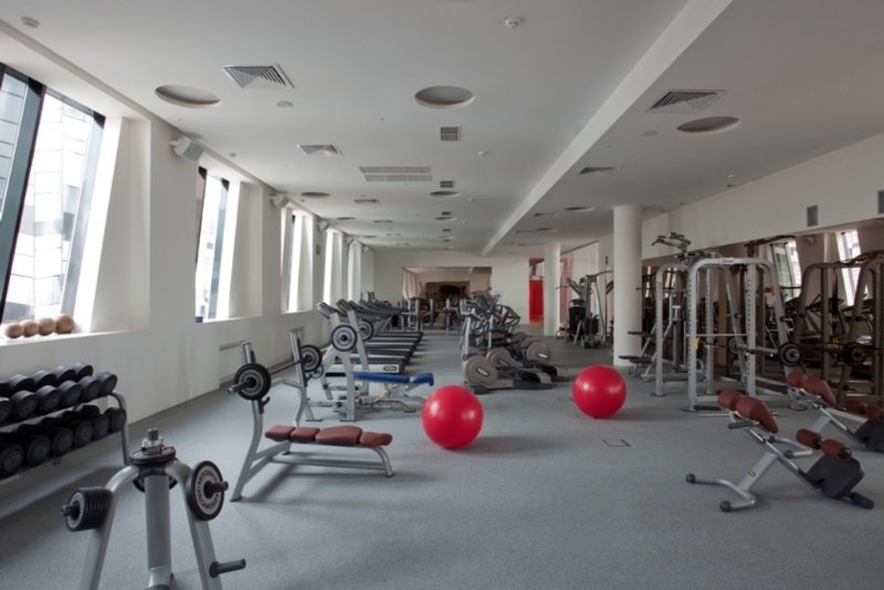 Sports and Entertainment
 di Tyan-Shan