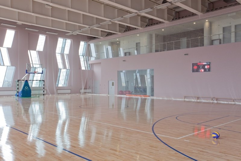 Sports and Entertainment
 di Tyan-Shan