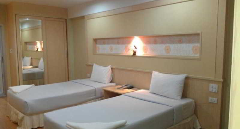 Room thumbnail 3