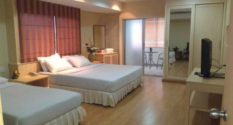 Room thumbnail 6