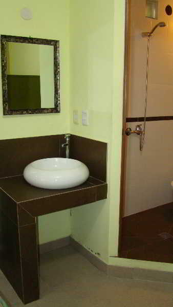 Room thumbnail 6