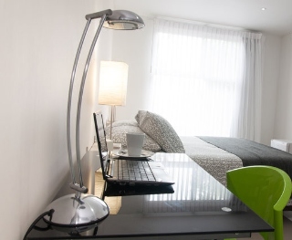 Room
 di Golden House