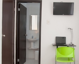 Room
 di Golden House