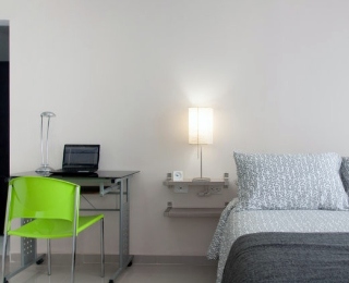 Room
 di Golden House