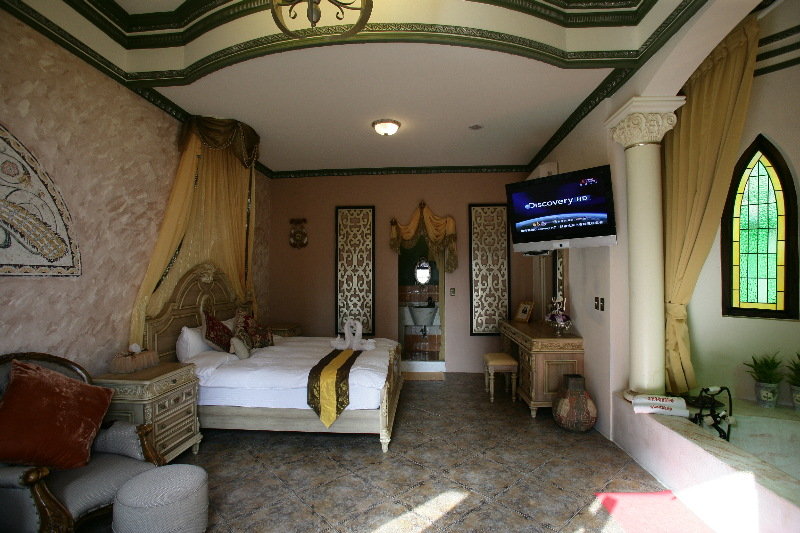 General view
 di Hotel Castillo De Amour - Eggplant Castle